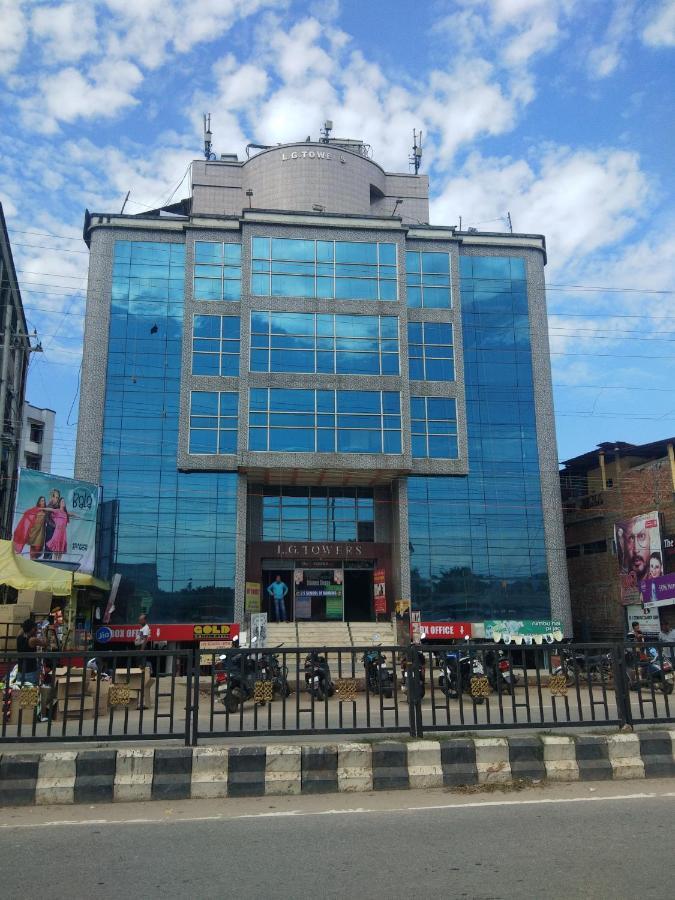 Hotel Lg Towers à Guwahati Extérieur photo